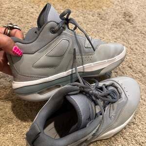 Jordan Stay Loyal 3 Wolf Grey Mid Top Sneakers FB1396-012